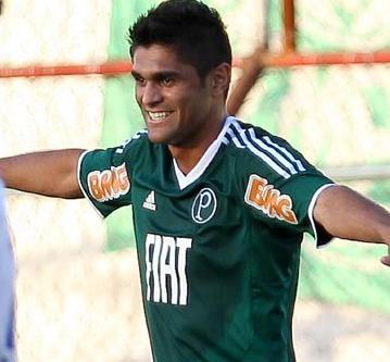 Luan foi campeão no Palmeiras e no Cruzeiro, hoje atua nos Emirados Árabes