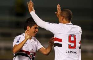 Insatisfeito no São Paulo, atacante Osvaldo pode parar no Palmeiras