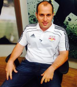Santos tenta contratar Thiago Scuro, gerente de futebol do Red Bull