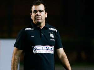 Futuro de Enderson no Santos será definido só no dia 26