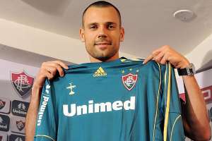 Cobiçado pelo Palmeiras, Diego Cavalieri renova com o Fluminense