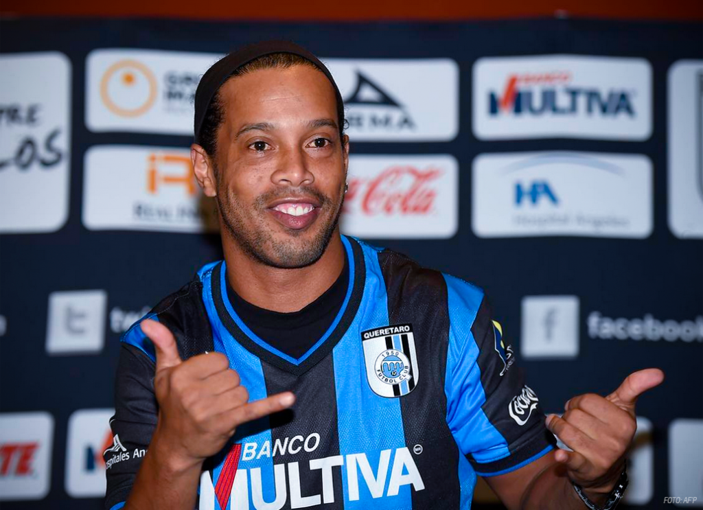 Antes de acertar com o Querétaro, Ronaldinho foi cotado em Palmeiras e Grêmio