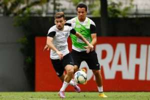 Sem receber no Santos, Lucas Lima pode acertar com o São Paulo