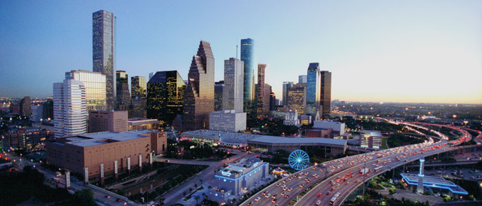 Houston é o orgulho do Estado de Texas, muito rico pelo petróleo, e que tem sentimento de se libertar dos Estados Unidos