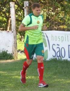 Corinthians pode passar a perna no Flamengo e contratar volante Jonas, do Sampaio Corrêa