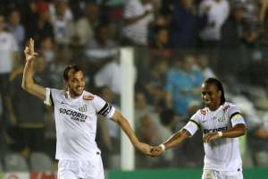 Com sondagem do Palmeiras, Arouca diz querer ficar no Santos em 2015