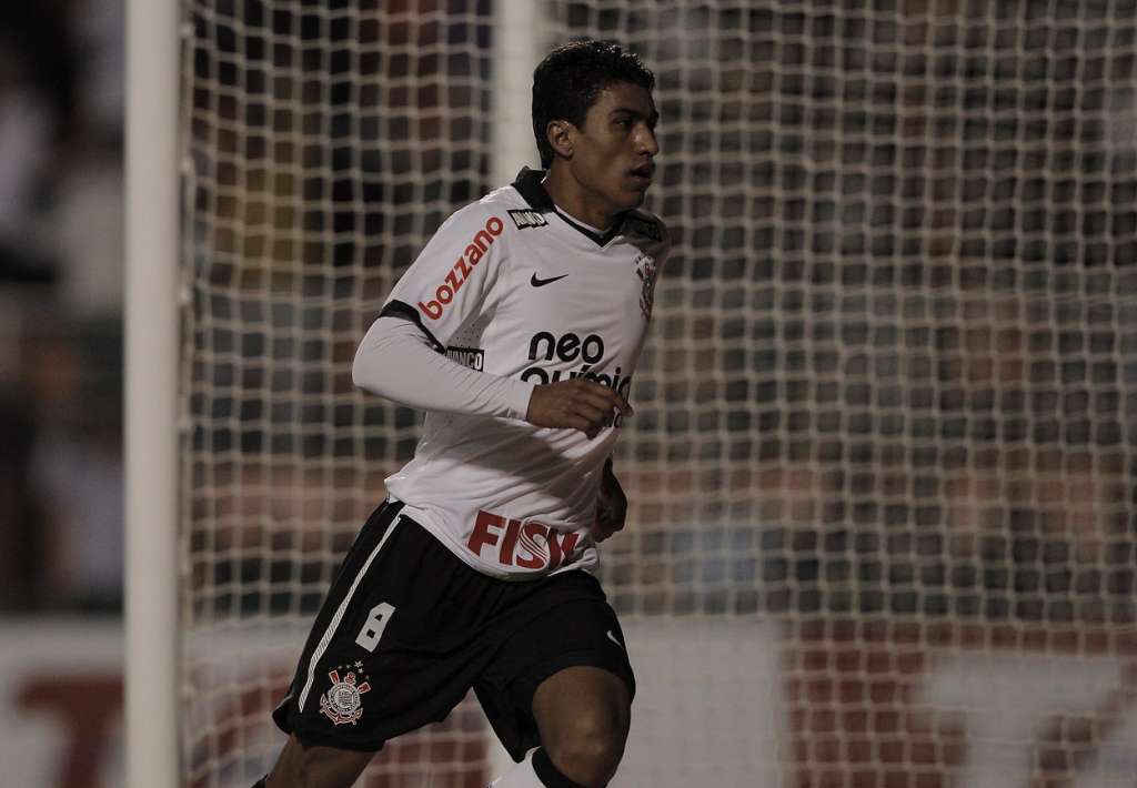 Paulinho não deve retornar ao Corinthians em 2015
