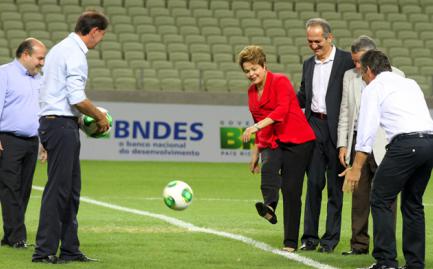 Dilma Rouself também dando chute fora no esporte do futebol brasileiro