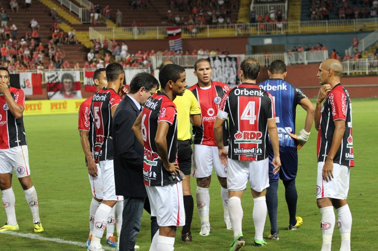 Primeiro jogo do Joinville foi marcado por polêmica envolvendo a Portuguesa