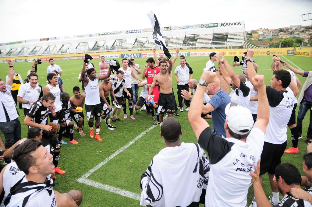 Mesmo com o vice, jogadores da Ponte Preta ficaram felizes com o acesso