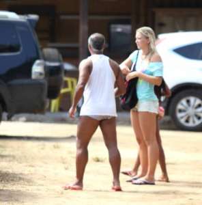 Romário marca outro golaço e conquista Dixie Pratt, cantora norte-americana de arrancar suspiros