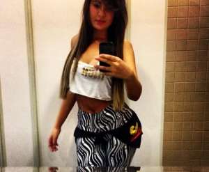 Jennifer Pamplona, estilista de Andressa Urach, dá um pé na bunda no meia brasileiro Kanu