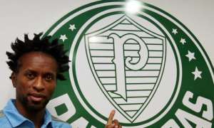 Sem tanto dinheiro como antes, clubes fazem negócios mais modestos