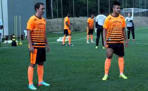Paulistão: XV de Piracicaba embarca para pré-temporada com Roni e Wander como novos contratados