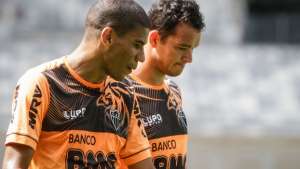 Corinthians tenta atravessar Palmeiras e fechar com Réver, do Atlético-MG