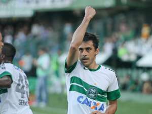 Paulistão: Palmeiras fecha com Robinho, meia do Coritiba, depois de longa negociação