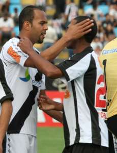 Paulistão: Alecsandro, do Flamengo, é oferecido ao Palmeiras, que estuda contratação