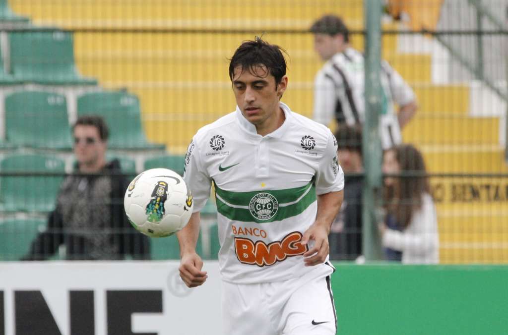 De acordo com Coritiba, Palmeiras não fez nova proposta por Robinho