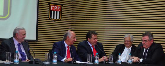 Mário Gobbi, primeiro à direita, fez discurso em tom de despedida no Corinthians Mário Gobbi, primeiro à direita, fez discurso em tom de despedida no Corinthians