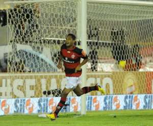 Com permanência de Guerrero indefinida, Corinthians vai atrás de Hernane