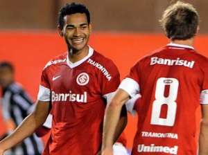 Contratando a rodo, Palmeiras deve confirmar zagueiro Jackson