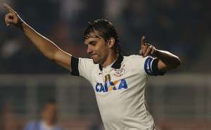 Oferecido, zagueiro Paulo André não empolga o São Paulo