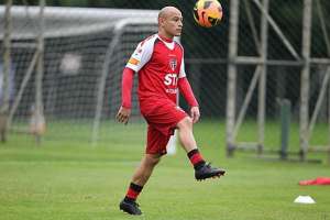 Paulistão: Botafogo demonstra interesse em Clemente Rodriguez, lateral afastado do São Paulo