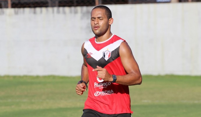 Bruno Costa foi campeão da Série B em 2014 pelo Joinville 