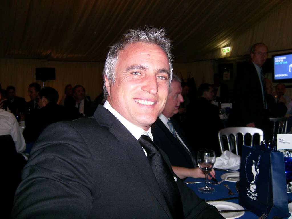 Ex-jogador David Ginola quer concorrer à presidência da Fifa