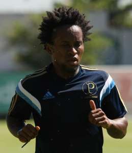 Oswaldo de Oliveira banca Zé Roberto na lateral-esquerda