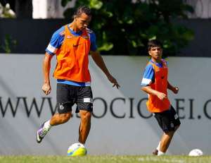 Santos quer acionar PF por declaração de pobreza de Leandro Damião