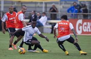 Em pouco tempo, colombiano Mendoza conquista Tite e os corintianos