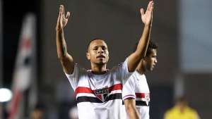 Luis Fabiano admite pressão por títulos e mira ganhar Libertadores pelo São Paulo