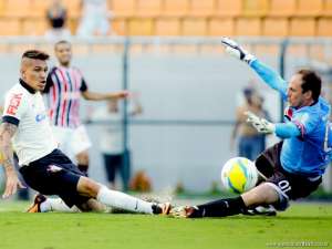 Corinthians volta a tratar renovação de Guerrero como prioridade