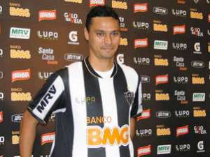 Santos consegue liberação do Atlético-MG e está muito perto de anunciar zagueiro Emerson