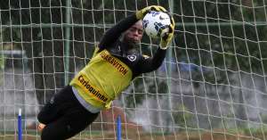 Andrey entra na Justiça, rescinde com Botafogo e fecha com xará do Paulistão