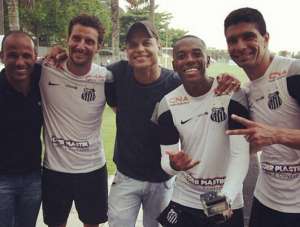 Robinho completa 31 anos e festeja reencontro com Elano e Ricardo Oliveira