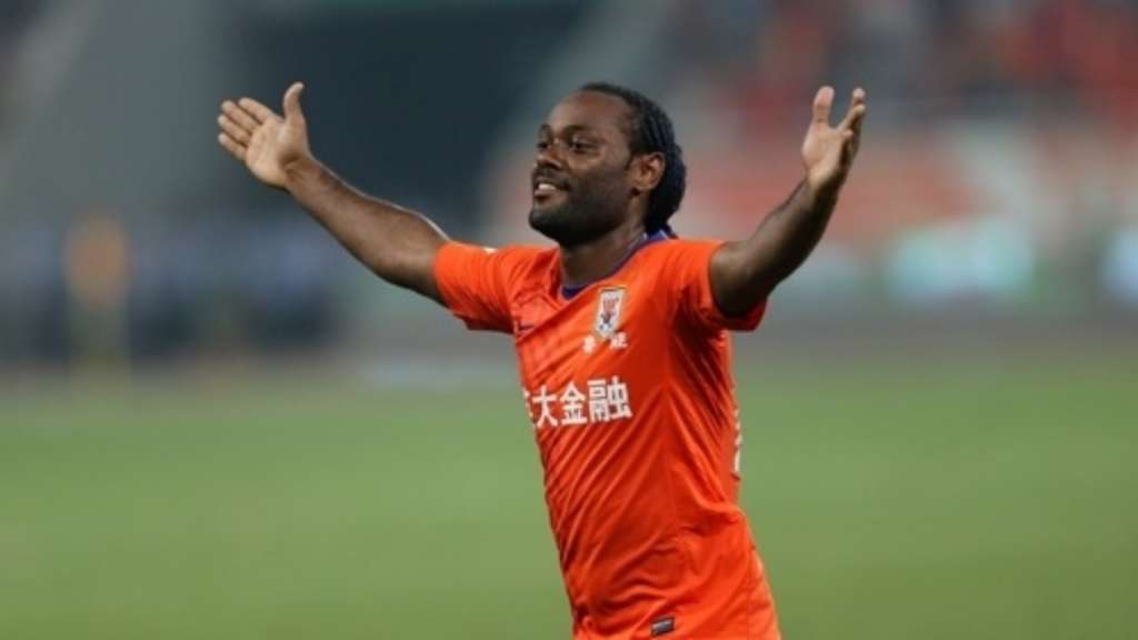 Vagner Love enfim pode vestir a camisa do Corinthians em 2015