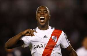 São Paulo fará nova investida para tirar zagueiro Balanta do River Plate