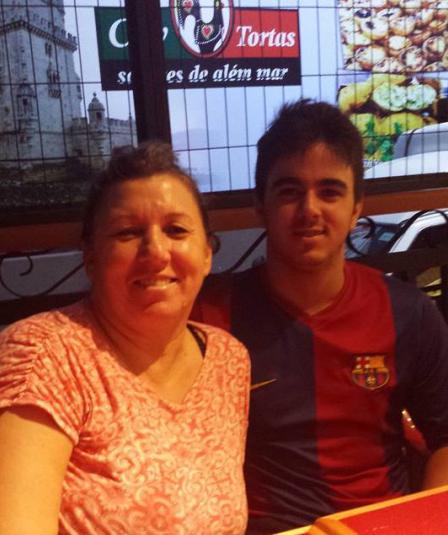 Isabel Santos proprietária da casa e o filho Guilherme