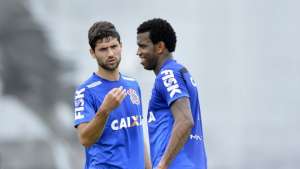 Paulistão: Gil retorna, Dracena não treina e Felipe joga no Corinthians