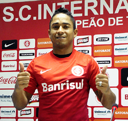 Paulistão: Ponte Preta tenta a contratação de Jorge Henrique, do Internacional