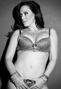 Ex de Edmundo, modelo compara boleiros com absorvente: 