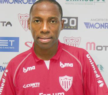 Aposentado desde 2011, Paulo Isidoro começará a carreira de treinador no Caiçara