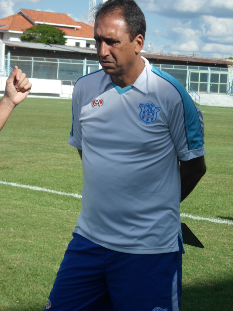 Luis dos Reis comanda o Marília