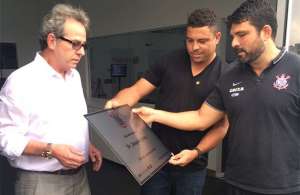 Paulistão: Ex-atacante Ronaldo inaugura laboratório que o homenageia no Corinthians
