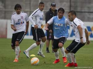 Corinthians treina com três jogadores campeões da Copa São Paulo