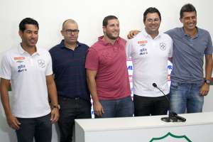 De olho no acesso, Portuguesa Santista apresenta comissão técnica para temporada 2015