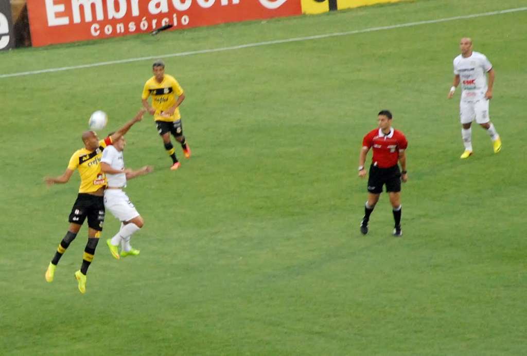 São Bernardo segura os avanços do XV de Piracicaba