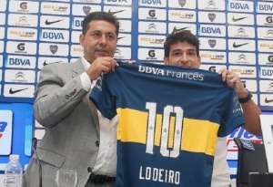 Lodeiro chega ao Boca e diz que Corinthians queria segurá-lo